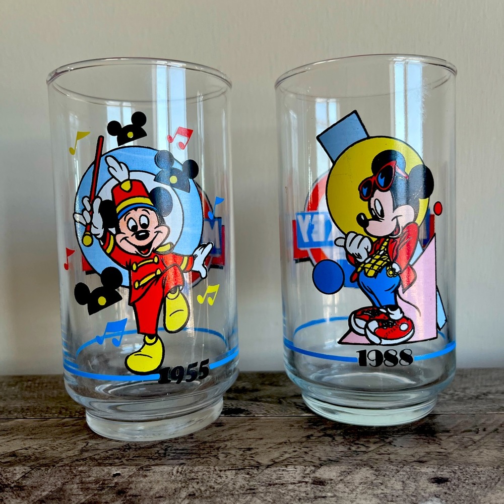 Vintage Sunoco Disney Mickey Mouse Through the Years  1928-1988 Glasses